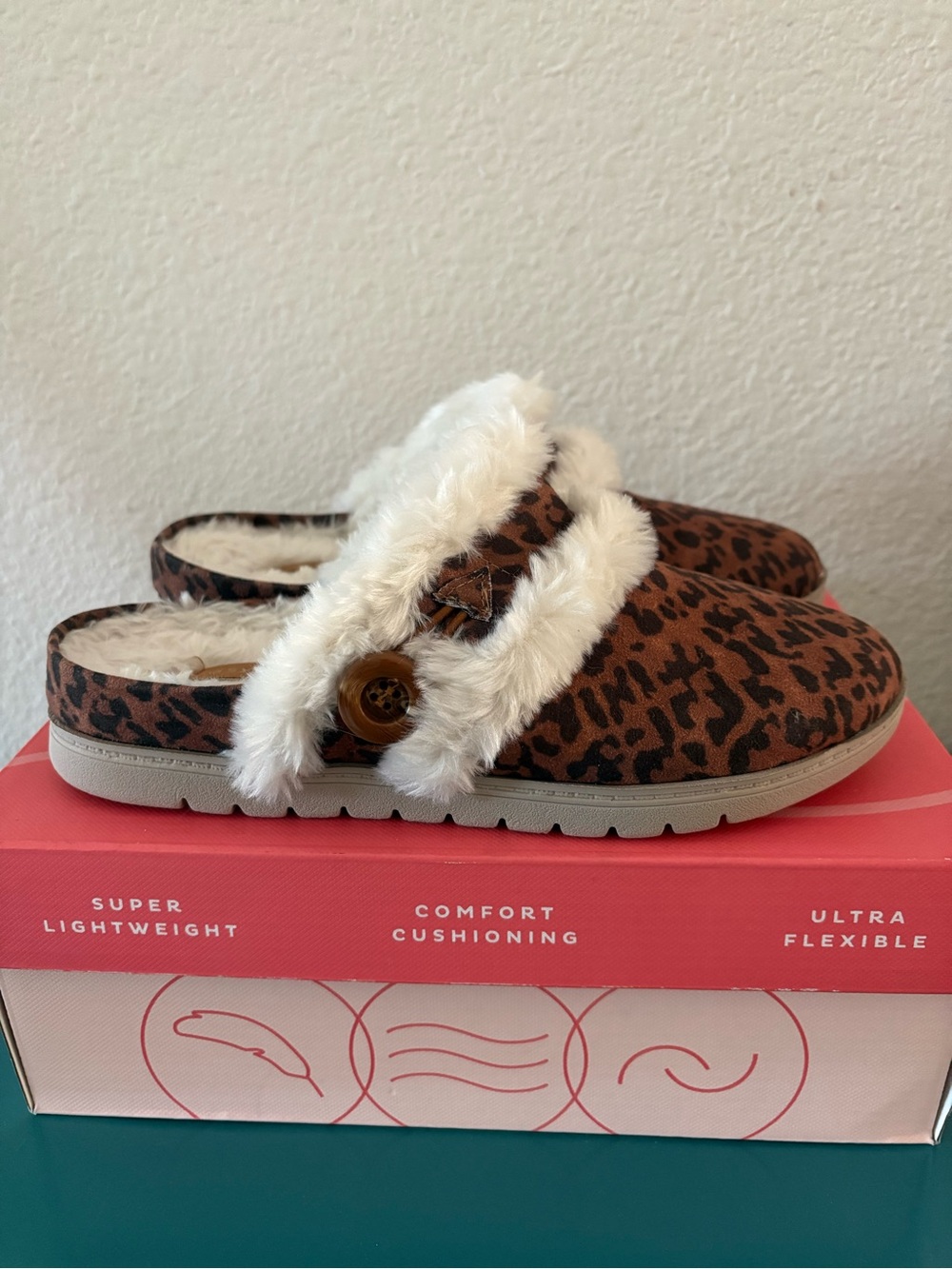 Easy Spirit Slippers Leopard Print Faux Fur Lining - Picture 8 of 8